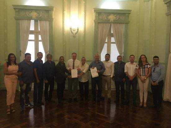Vereadores de Guarapari se reúnem com Casagrande e levam demandas do município para o governo