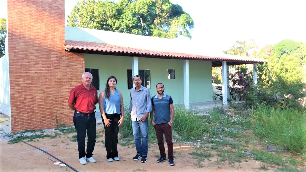 VEREADORES DE GUARAPARI-ES FISCALIZAM OBRA DE UNIDADE DE SAÚDE PARALISADA HÁ QUASE UM ANO