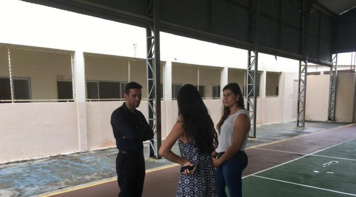 Vereadores visitam escola para apurar informação sobre falta de energia