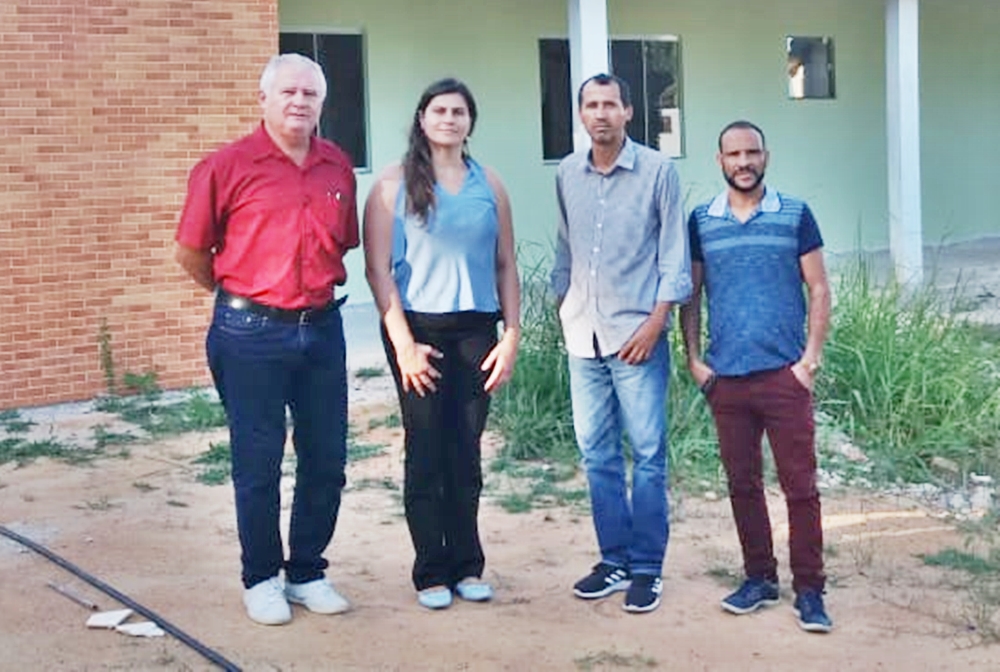 Vereadores visitam e questionam obra de unidade de saúde que está paralisada em Guarapari