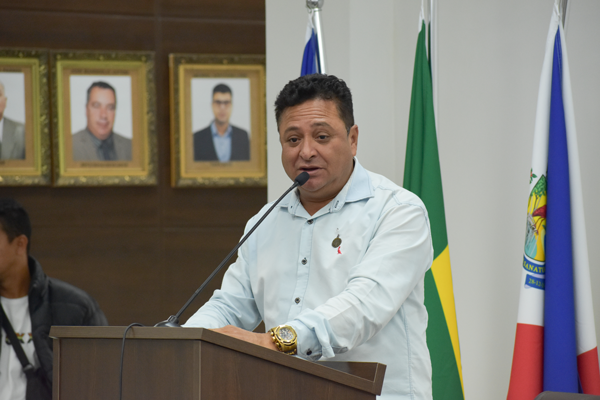 O vereador Dito Xaréu é o autor do PL nº 077/2022, que fixa a obrigatoriedade do atendimento preferencial às pessoas com TEA.